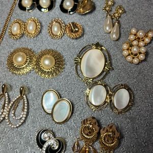 Vintage Jewely Monet Lady Remington Gold Pearl white black Lot earrings brooch